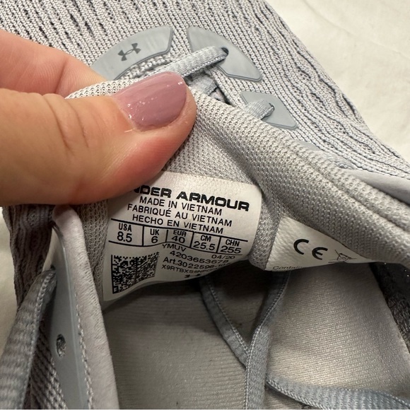 Under Armour Women's Hover Tennis Shoes. Size 8.5 - Picture 6 of 6